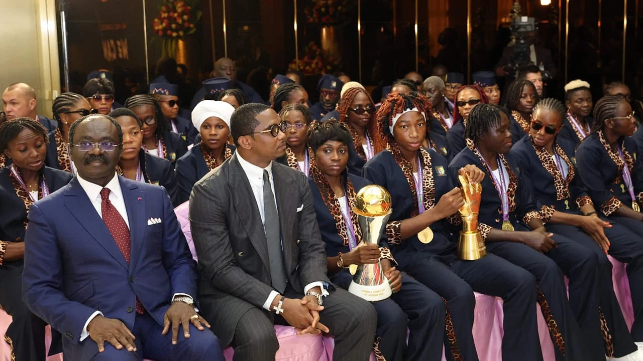 Cameroun : le sacre des Lionnes n’apaise pas le différend entre Eto’o et Mouelle Kombi