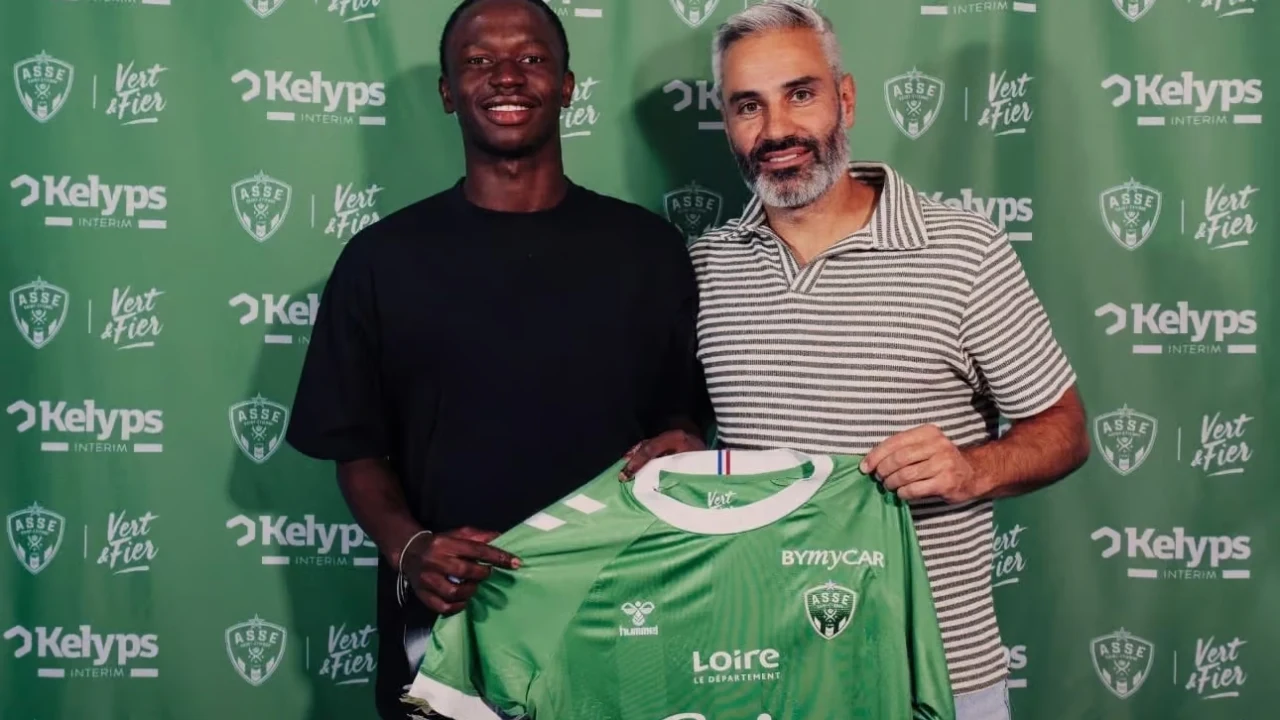 Mourtada Gueye signe son premier contrat professionnel avec Saint-Étienne