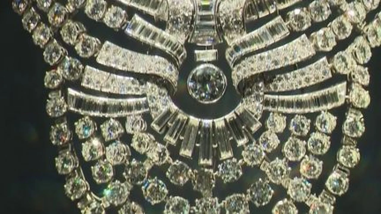 Un collier de 673 diamants dérobé à Vienne