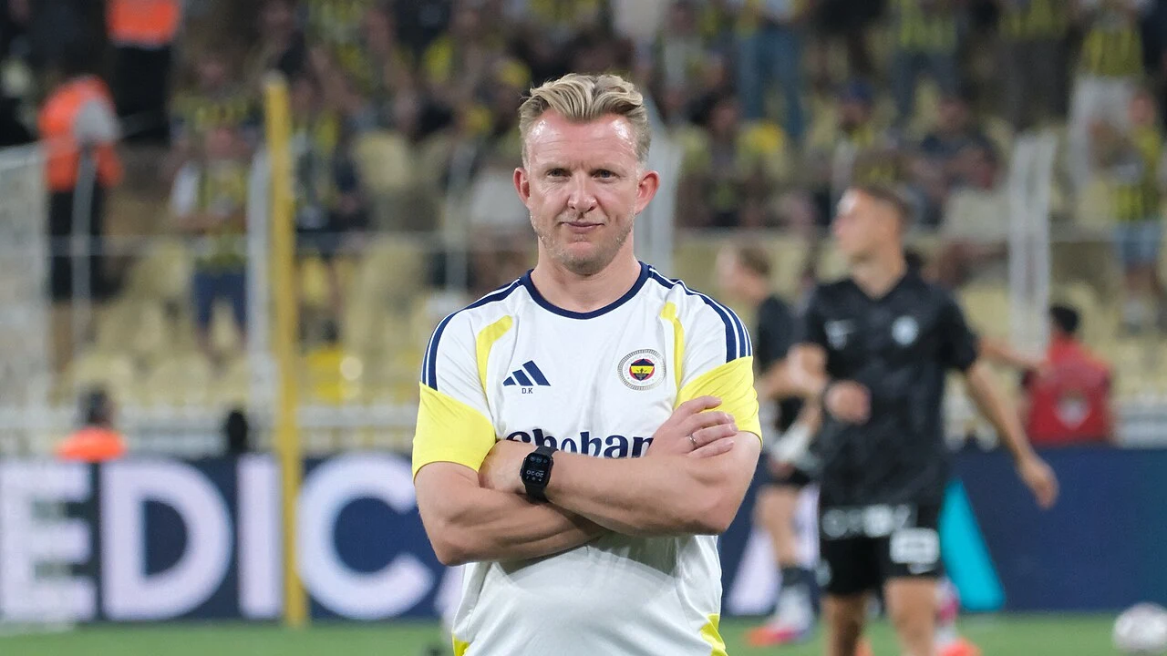 Fenerbahçe : Dirk Kuyt prend l’intérim, un nom lié aux années Moussa Sow