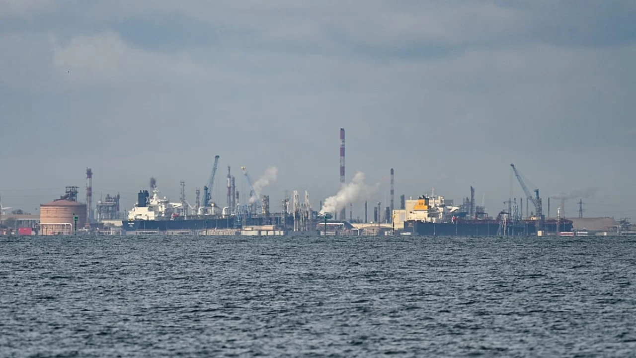 Oil rises amid tensions between the United States and Iran