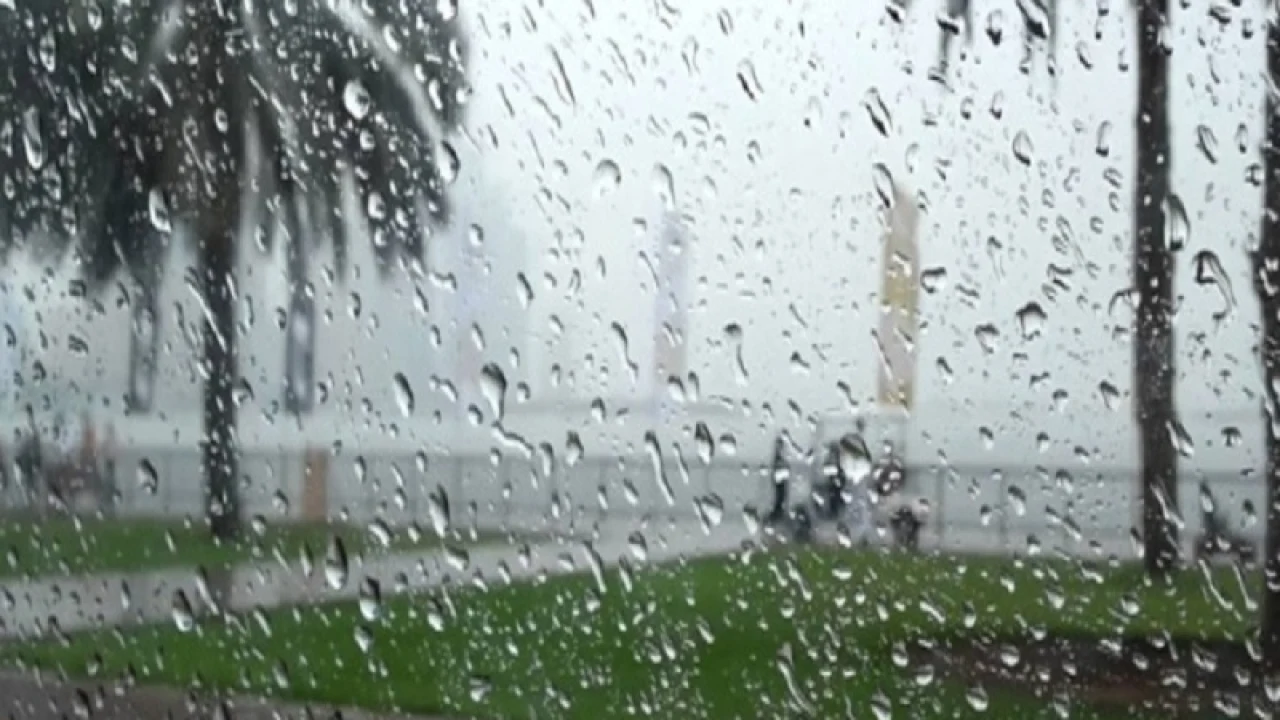 Orages et rafales de vent : plusieurs régions menacées par un front pluvieux vendredi soir