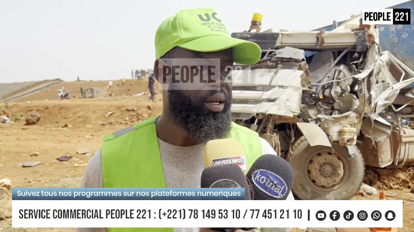 Un collègue rend hommage à Adja à Mbeubeuss, le 26 octobre 2026. Capture du reportage People221.