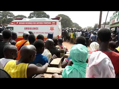 Les secours et les habitants à Tilène, à Ziguinchor, le 26 octobre 2026. Image du reportage GMS TV.