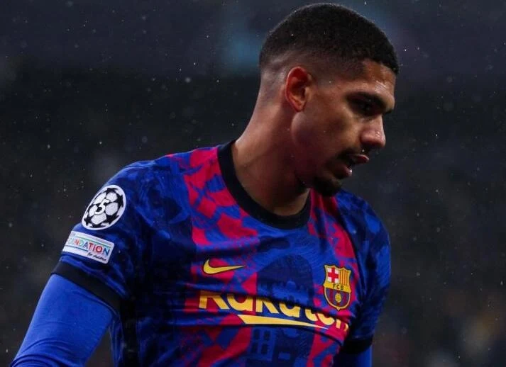 Liverpool : Ronald Araujo temporise sur son avenir
